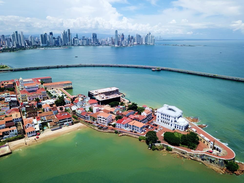 Investor Tours Reveal Disconnect Between Panama's Image and Reality
