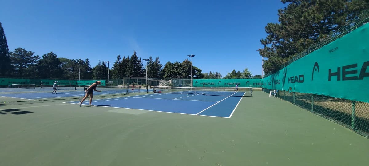 Hillcrest Tennis Camp Guide Highlights Benefits of Specialized Junior Programs Over General Day Camps